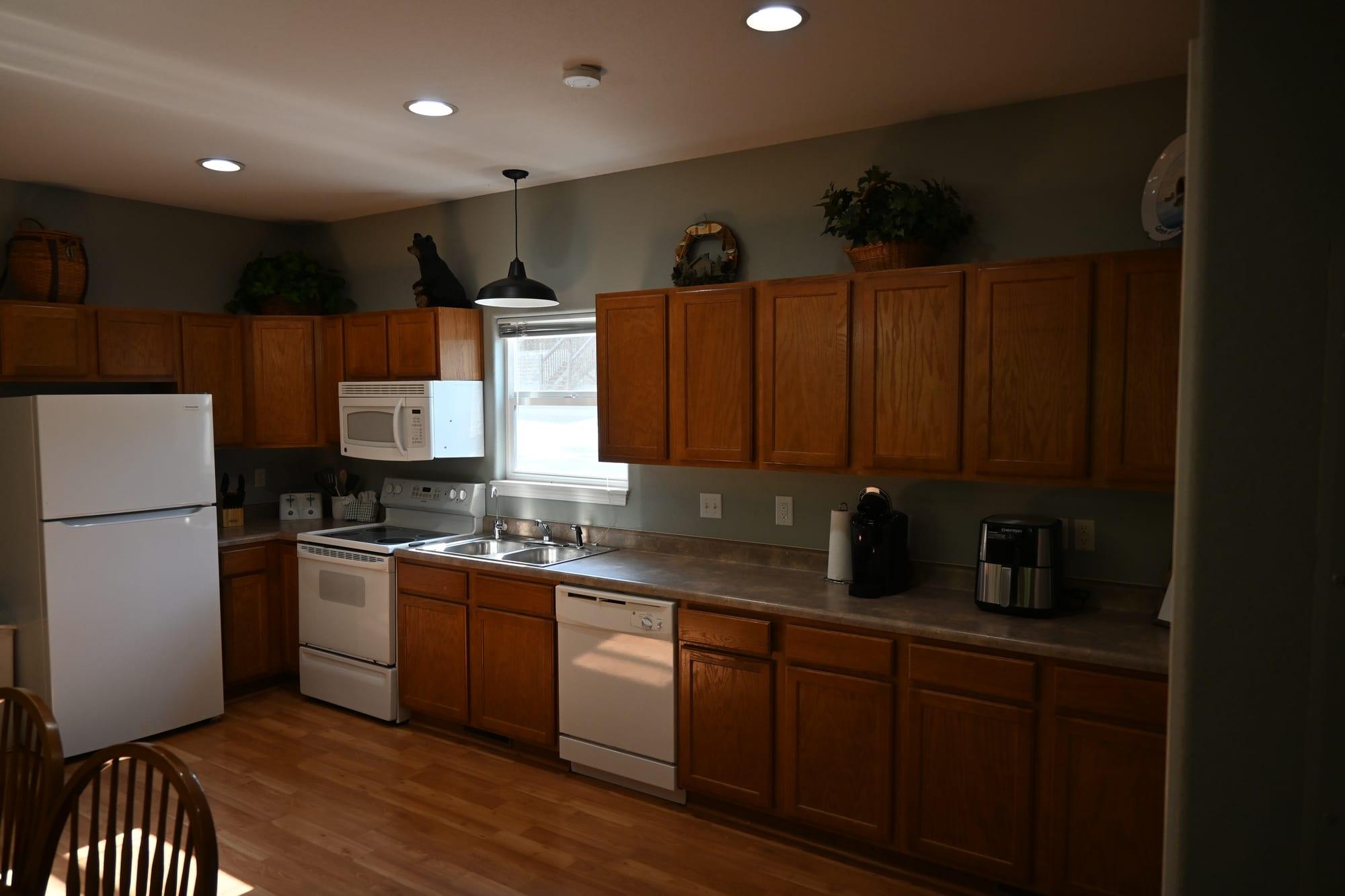 Kitchen and breakfast bar in Suite 1