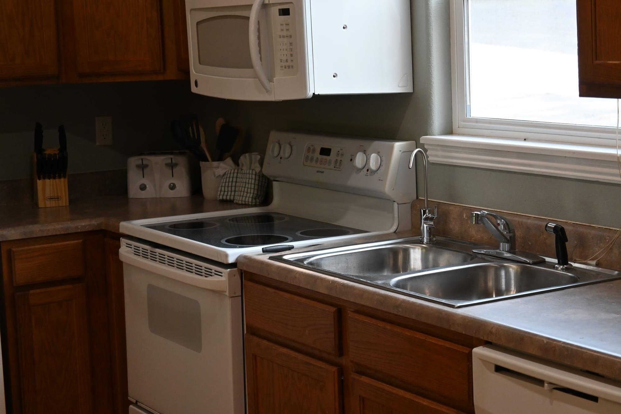 RO-filtered drinking water system in Suite 1