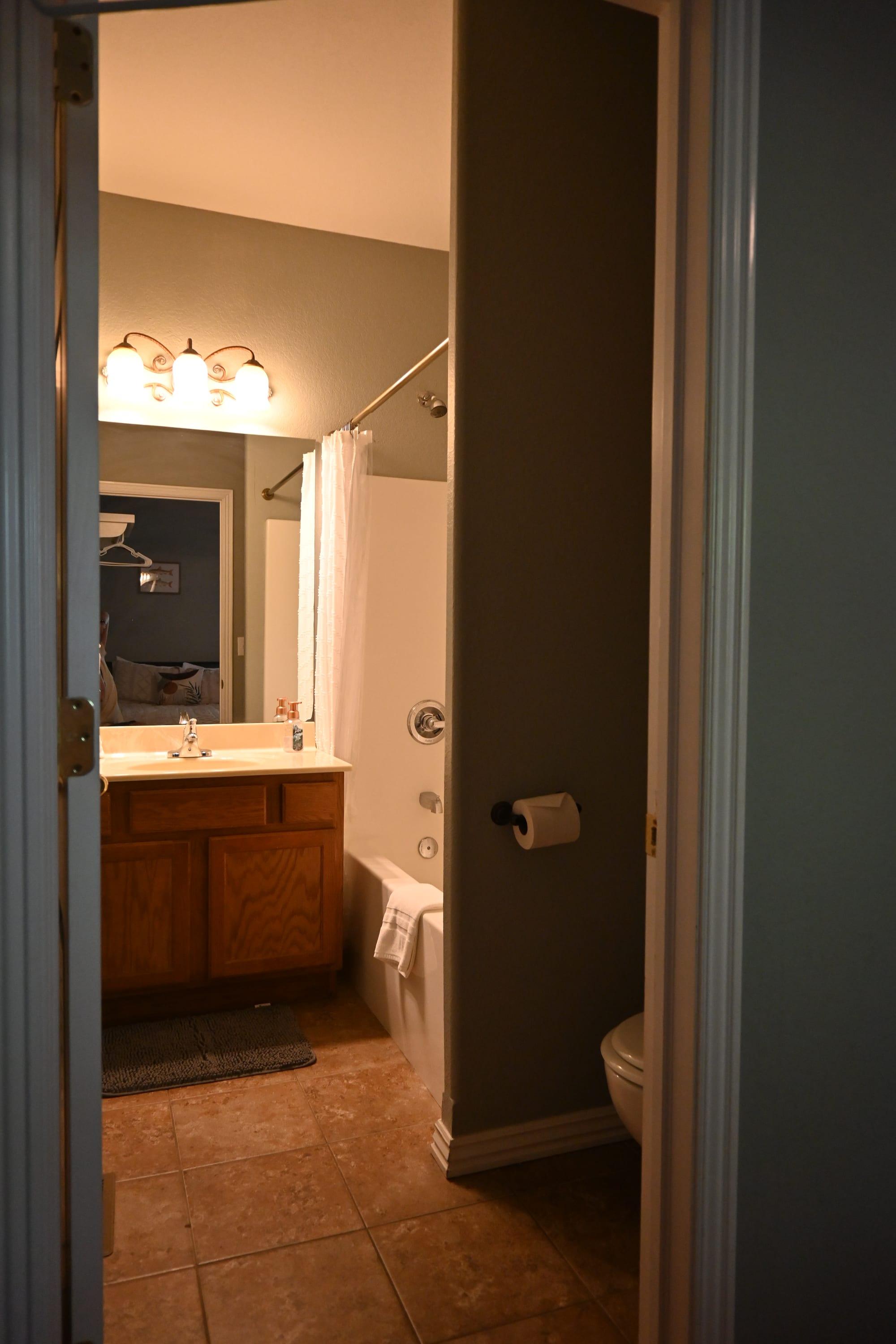 Second full bathroom in Suite 1